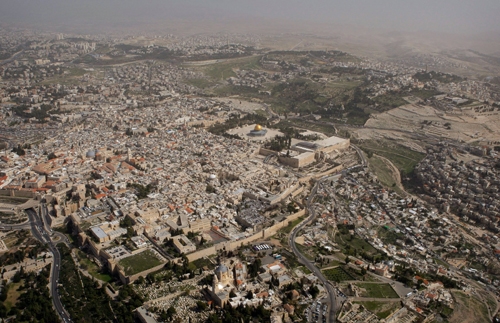 Khu Thành Cổ tại thành phố Jerusalem nhìn từ trên cao. Ảnh: AP.