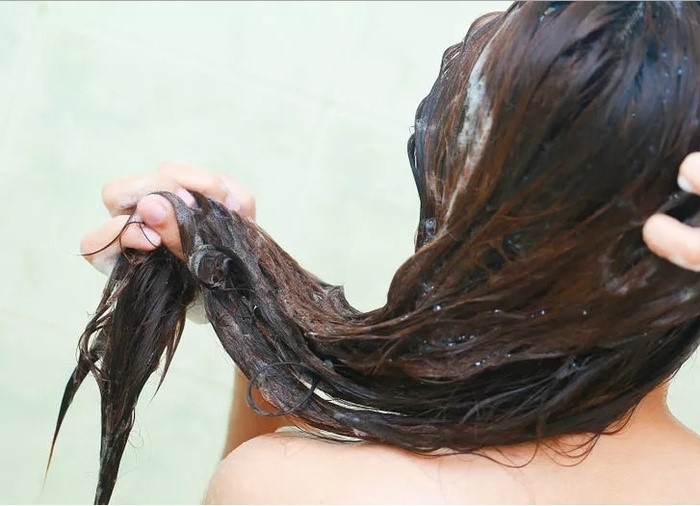 Các chuyên gia sắc đẹp khuyên nên gội đầu với bia để có mái tóc chắc khỏe.