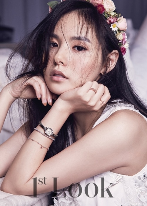 Vẻ đẹp của Min Hyo Rin được nhiều người ngợi khen và ngưỡng mộ
