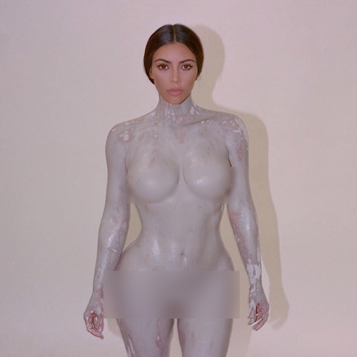 Kim Kardashian vừa tận dụng chính cơ thể mình làm khuôn để chế tạo nước hoa