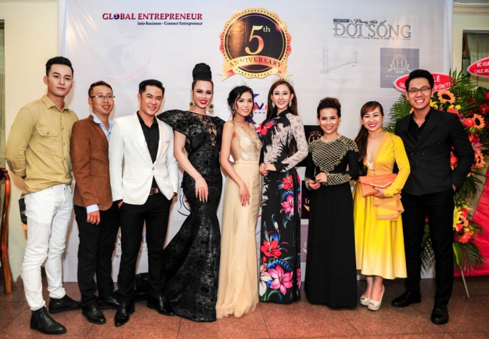 Hoa hậu Chi Nguyễn - Hoa khôi Lý Thu Kiều - Quán Quân Khánh Quyên và các khách mời của sự kiện.