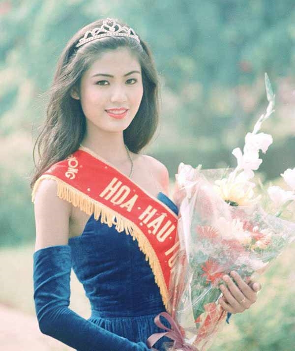 Đây là ảnh chụp năm 1994, khi vừa đăng quang ngôi vị Hoa hậu Việt Nam 1994. Nhan sắc của Thu Thủy rất ít có sự thay đổi, thậm chí nhiều người đều chung  nhận xét rằng cô ngày càng trẻ trung và quyến rũ.