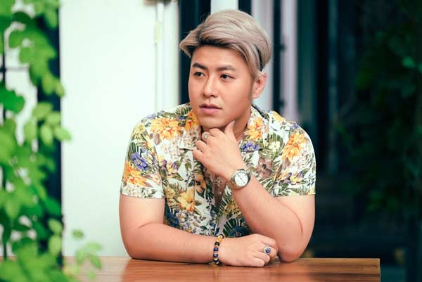 Chàng ca sỹ điển trai Akira Phan phải nhờ cậy đến thẩm mỹ hút mỡ để giảm cân.