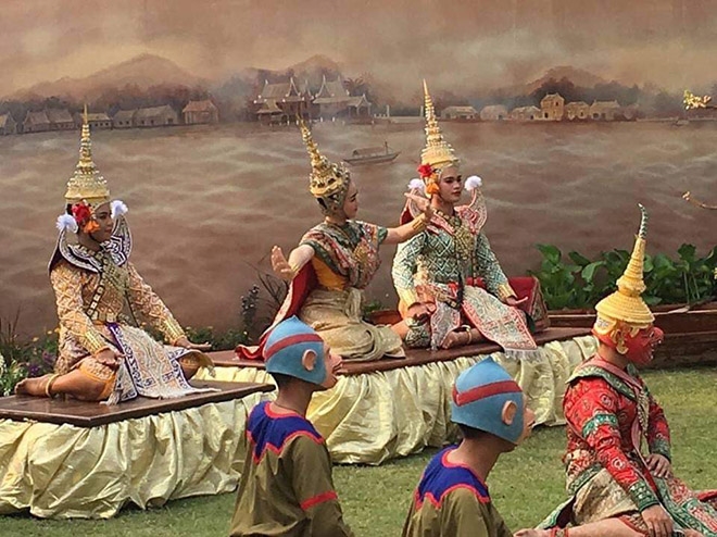 -	Đoàn nghệ thuật thiếu nhi Thái Lan đến từ Trường Joselp Nakhon Sawan - ngôi trường liên tiếp giành được 6 giải quán quân ở 6 cuộc thi âm nhạc khác nhau trong nước, sẽ biểu diễn tiết mục múa mặt nạ cổ điển - điệu múa tuyệt đẹp chỉ được trình diễn trong các buổi biểu tiệc hoàng gia