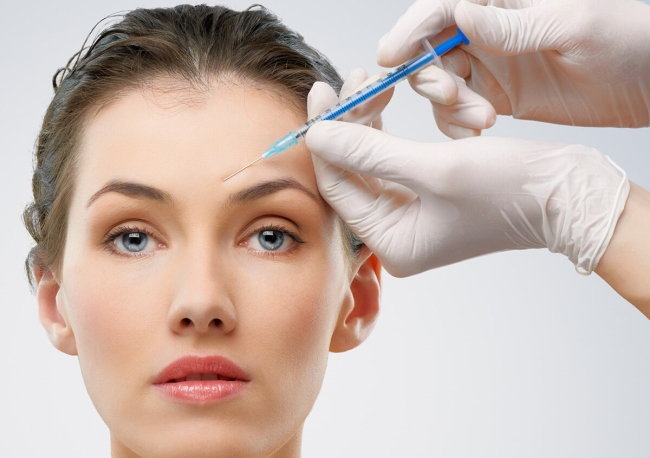 Botox giúp thư giãn cơ mặt để làm mềm các nếp nhăn